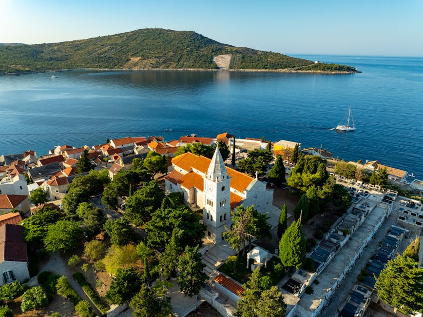 Hum: The World's Smallest City