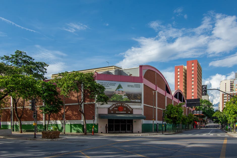 Curaçao Boasts a Swinging Pontoon Bridge