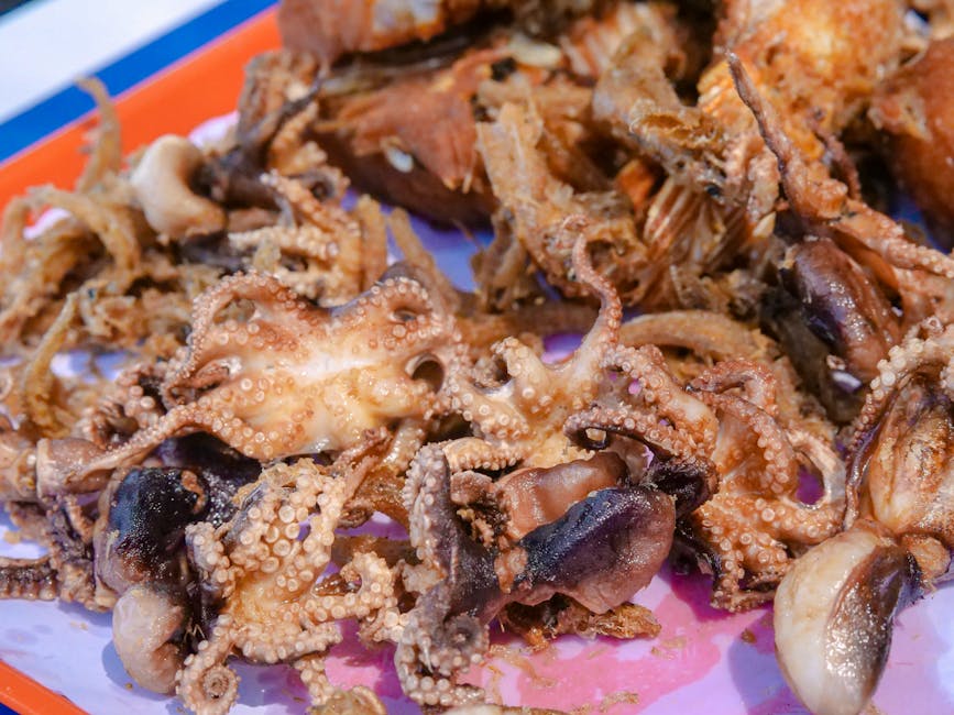 The Mimic Octopus Can Impersonate Over a Dozen Other Animals